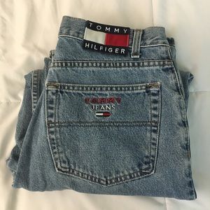 VINTAGE OVERSIZED TOMMY HILFIGER MOM JEANS
